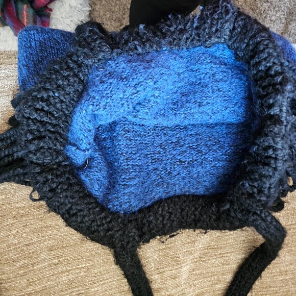 Cute Women's Knit Tote Purse Blue with Black Trim - Picture 3 of 3